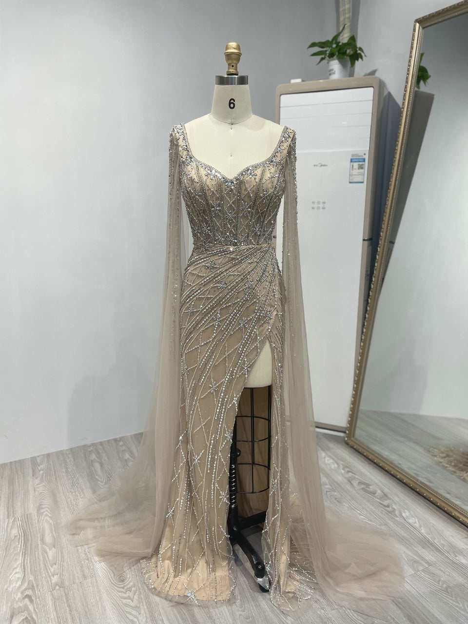 Crystal-Embellished Long Sleeve Dress –  Silhouette High Slit for Red Carpet Galas/Stage Performances DDS060-2