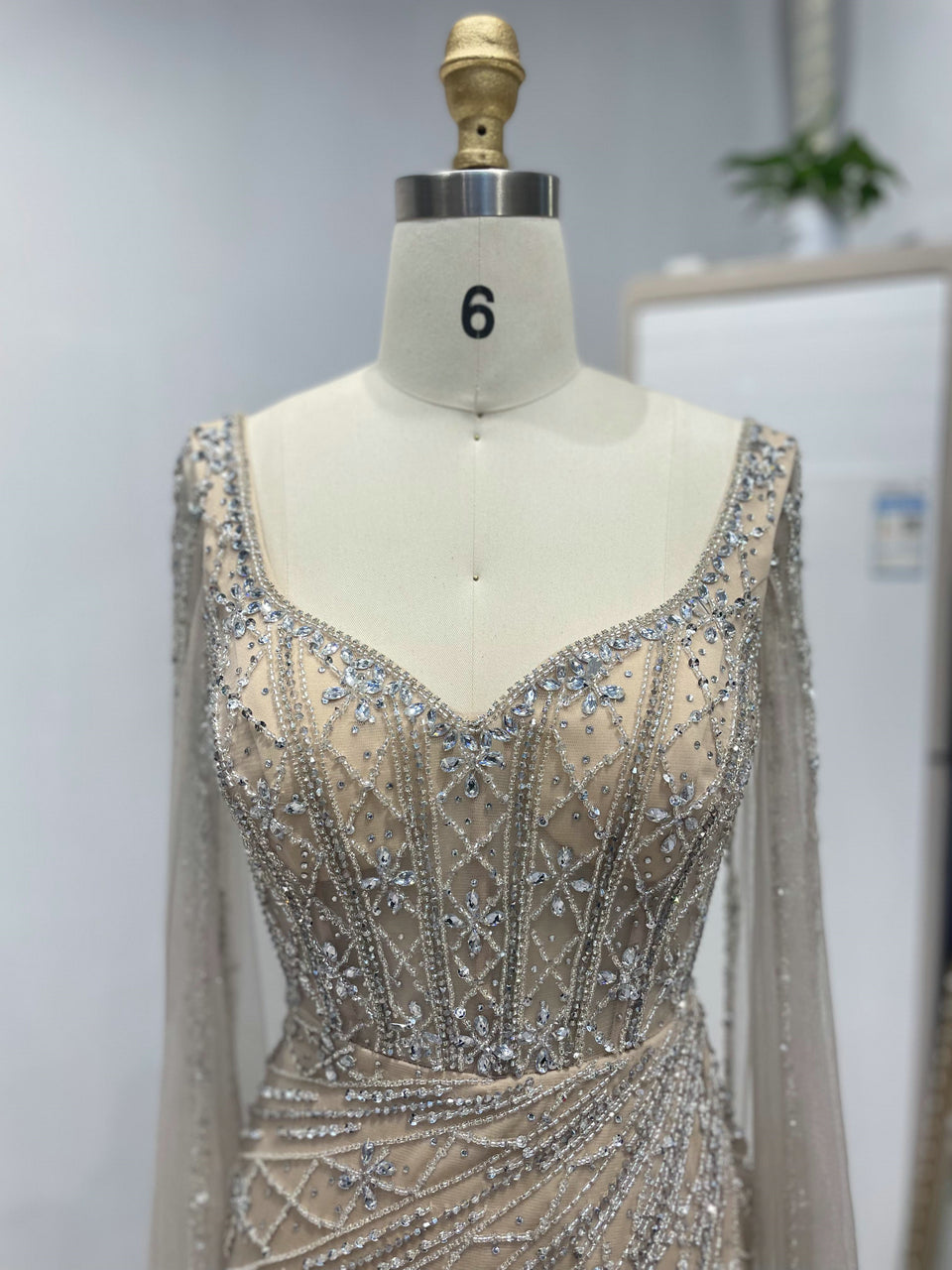 Crystal-Embellished Long Sleeve Dress –  Silhouette High Slit for Red Carpet Galas/Stage Performances DDS060-2