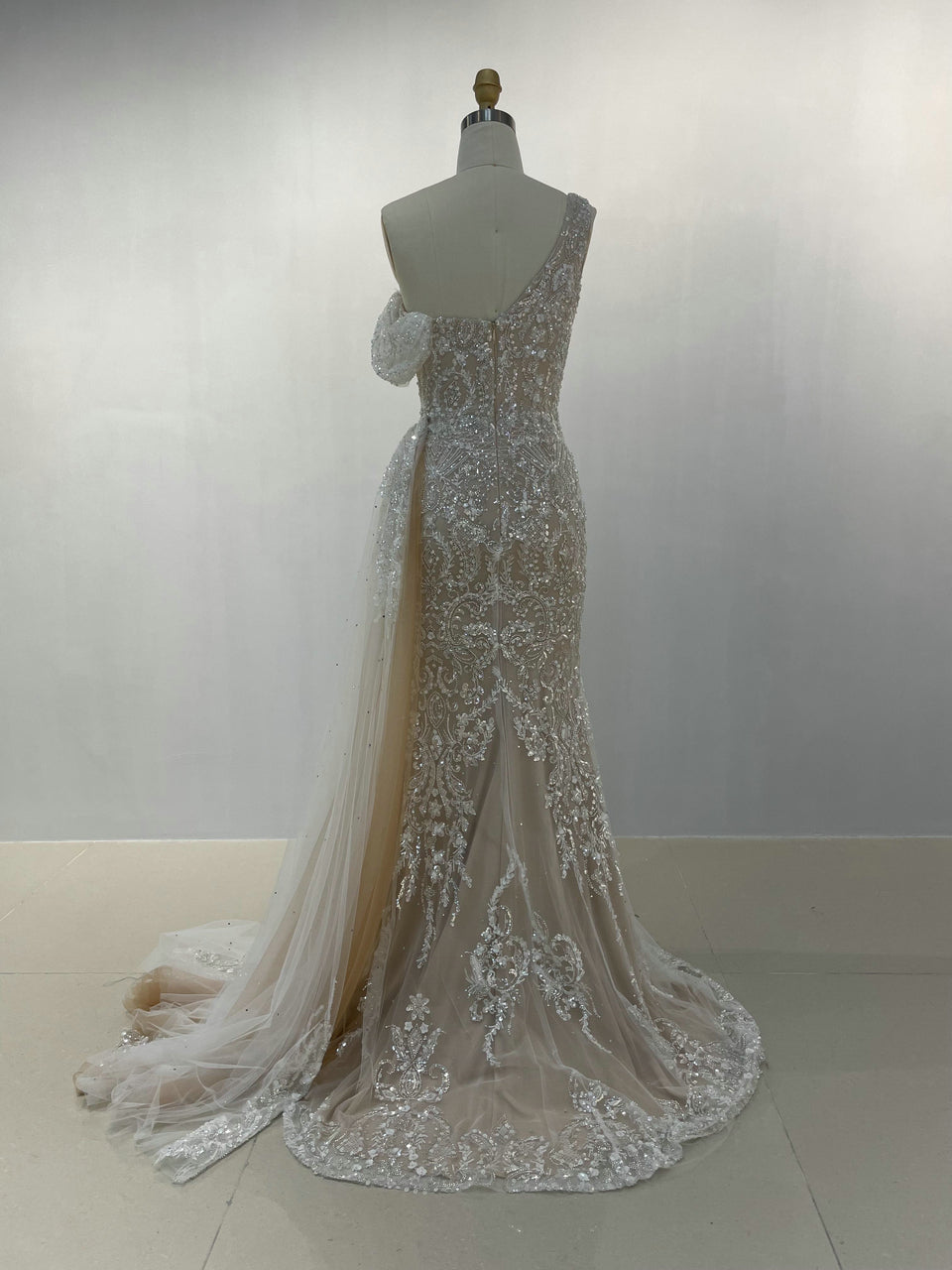 One-Shoulder Asymmetric Cut High Slit Lace Mermaid Couture Evening Gown DDS065