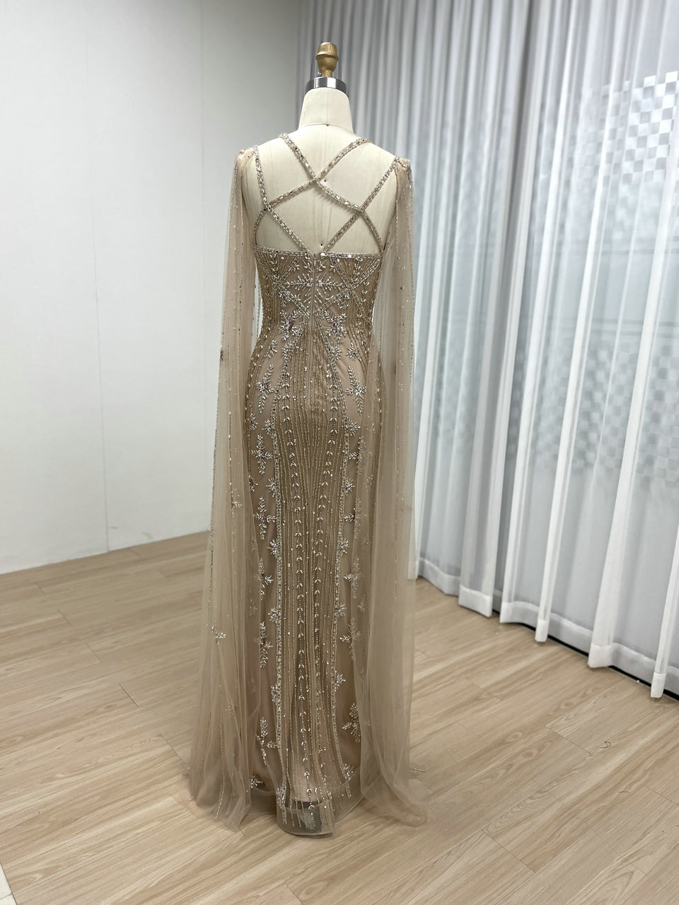 Dubai Muslim Cape Sleeves Luxury Beaded Arabic Wedding Party Gowns for Elegant Women MB40155B