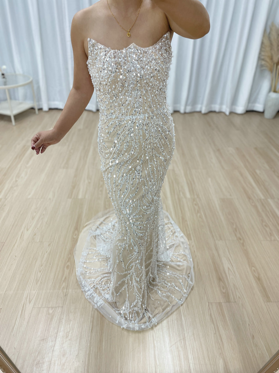 Luxury Strapless Beaded Evening Gown Suitable for Banquet With Gloves MB40156-2
