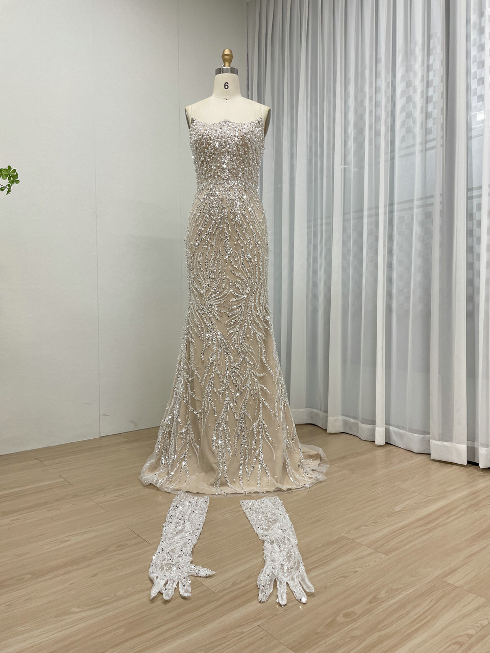 Luxury Strapless Beaded Evening Gown Suitable for Banquet With Gloves MB40156-2