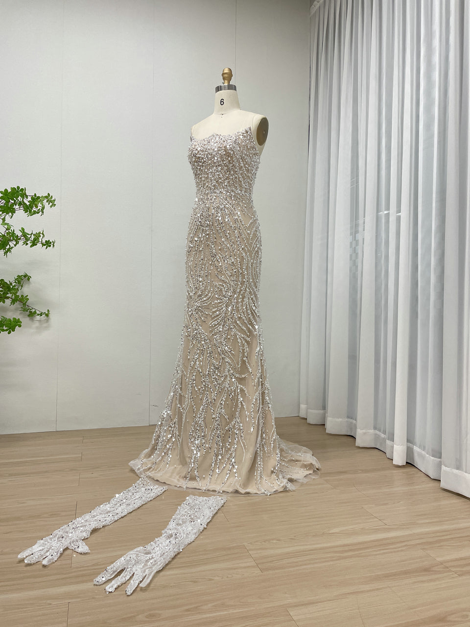 Luxury Strapless Beaded Evening Gown Suitable for Banquet With Gloves MB40156-2