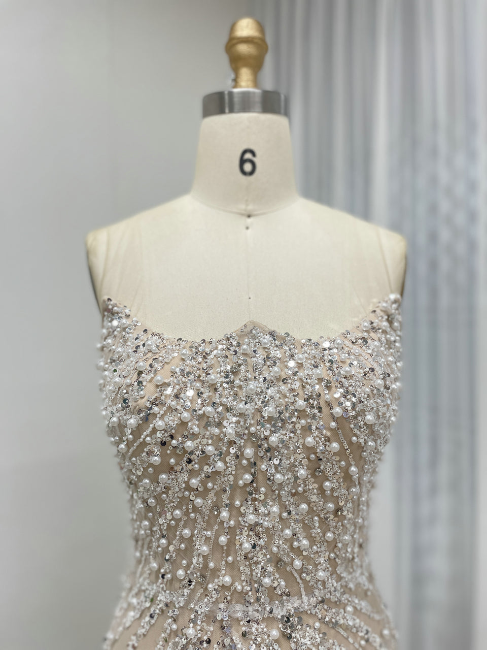 Luxury Strapless Beaded Evening Gown Suitable for Banquet With Gloves MB40156-2
