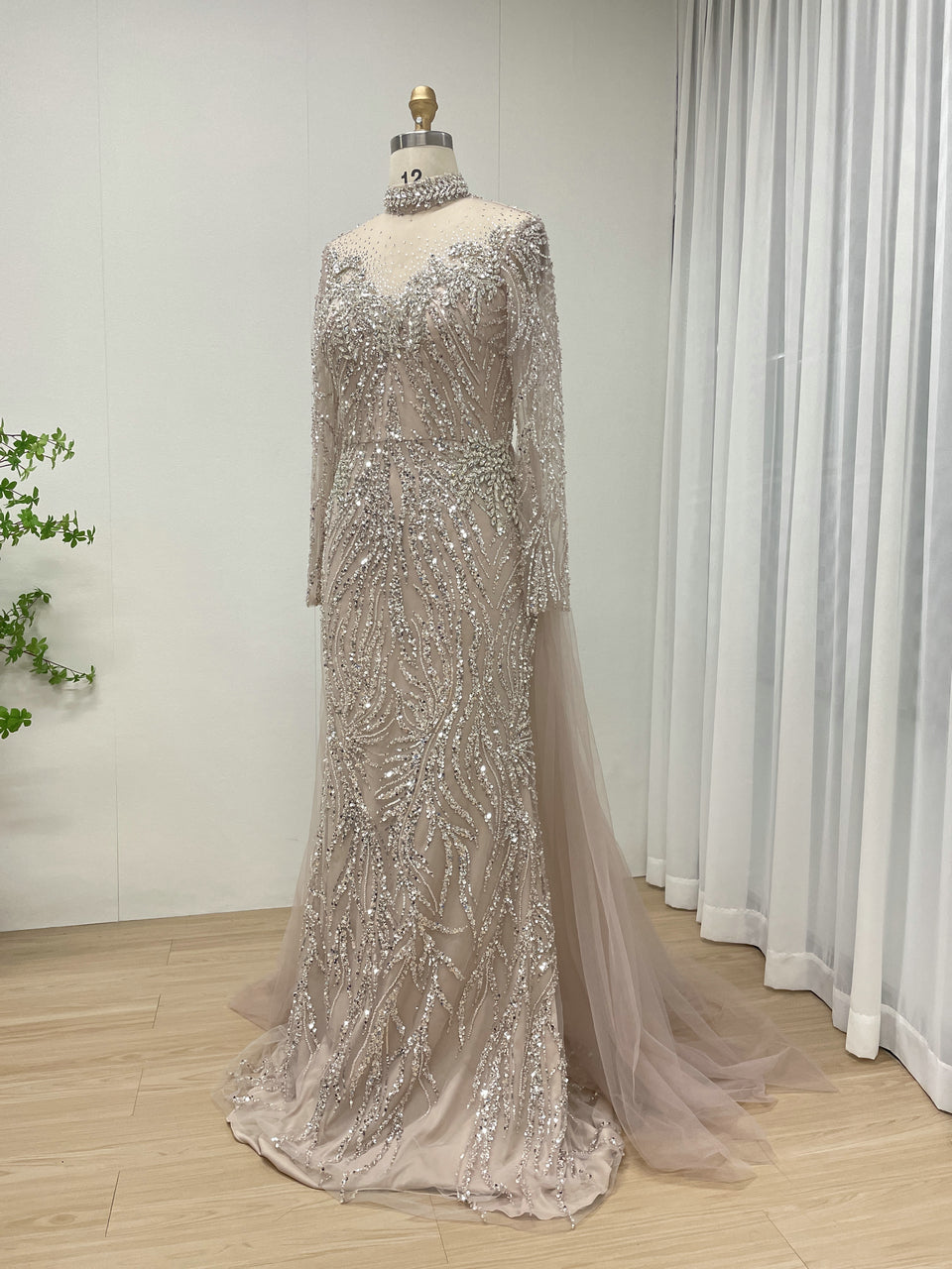 Luxury Evening Gown Suitable for Banquet Embellished Exquisite Embroidery Crystal With Detachable Back Train MB40216-3