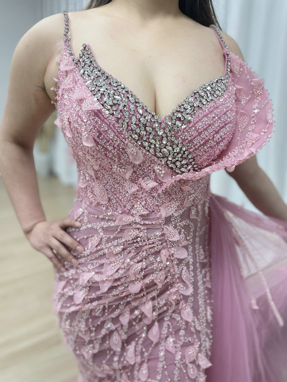 Luxury Hand Beading Sexy High Slit Spaghetti Strap Pink Evening Gown With Elegant Side Skirt MB40292