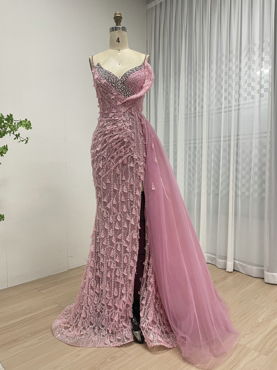 Luxury Hand Beading Sexy High Slit Spaghetti Strap Pink Evening Gown With Elegant Side Skirt MB40292