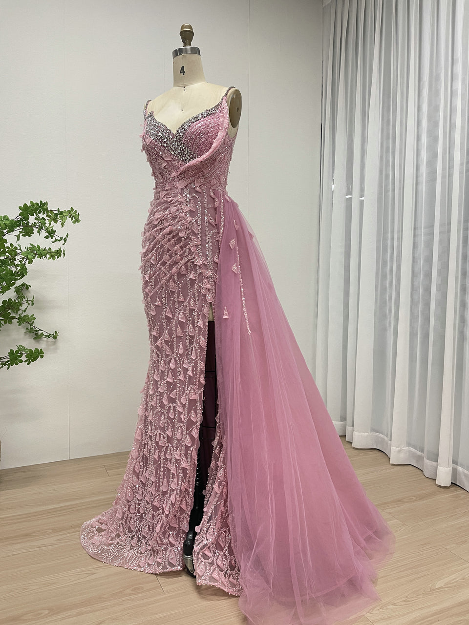 Luxury Hand Beading Sexy High Slit Spaghetti Strap Pink Evening Gown With Elegant Side Skirt MB40292
