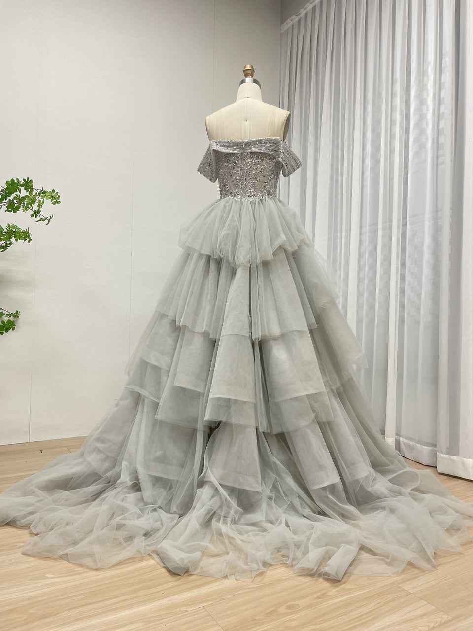 Gray Green Evening Dress Sequined Beaded Deep V Princess Dress Beautiful Split Textured Mesh Skirt MB40309