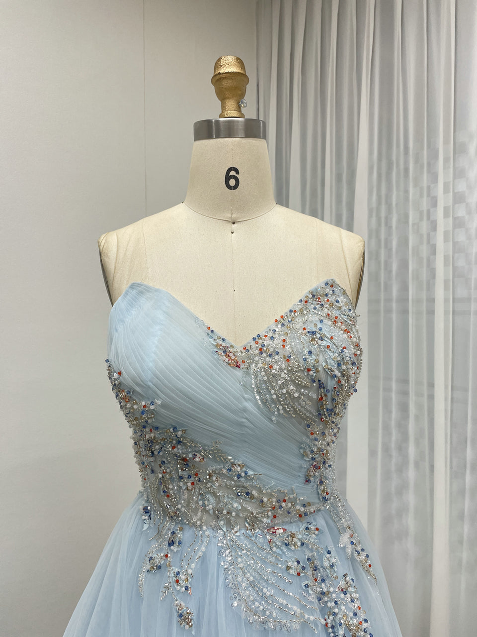 Luxury Sleeveless Sweetheart NecklineTulle a Line Gown With Dazzling Colorful Beads Suitable for Prom Long Dress MB40311