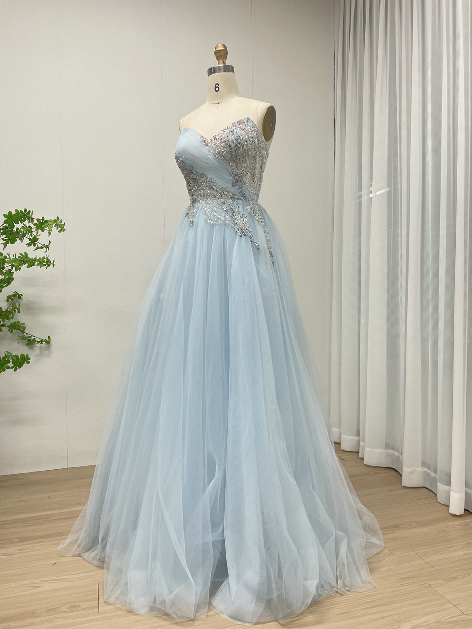 Luxury Sleeveless Sweetheart NecklineTulle a Line Gown With Dazzling Colorful Beads Suitable for Prom Long Dress MB40311