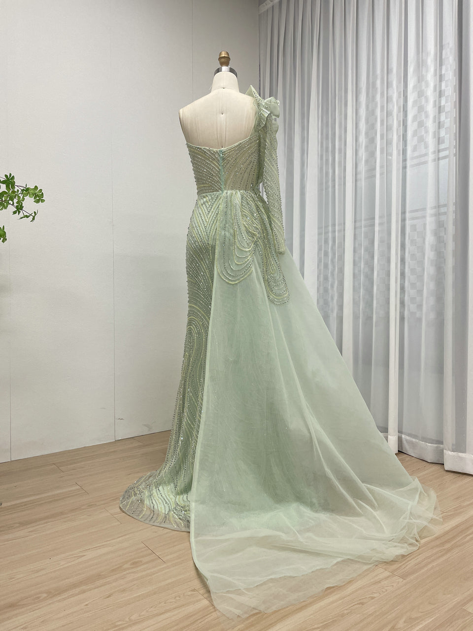 Luxury Sexy Hight Slit One Shoulder Evening Gown Suitable for Banquet With Side Train MB40314