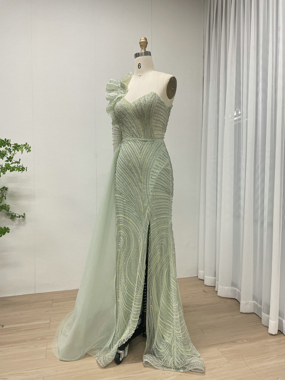 Luxury Sexy Hight Slit One Shoulder Evening Gown Suitable for Banquet With Side Train MB40314