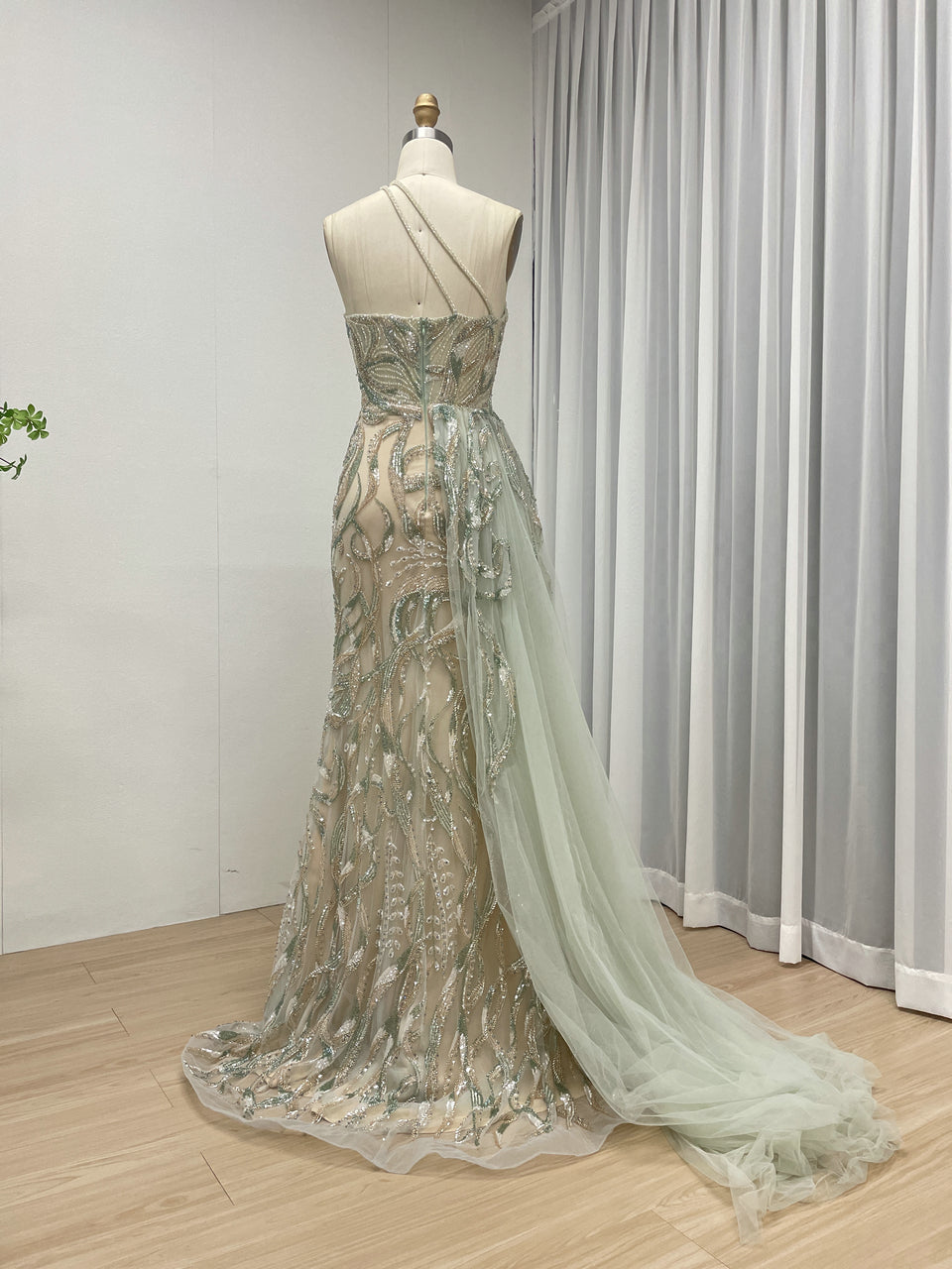 Luxury Beads High Slit Sexy V Neck Evening Gown Suitable for Banquet With Side Train MB40318