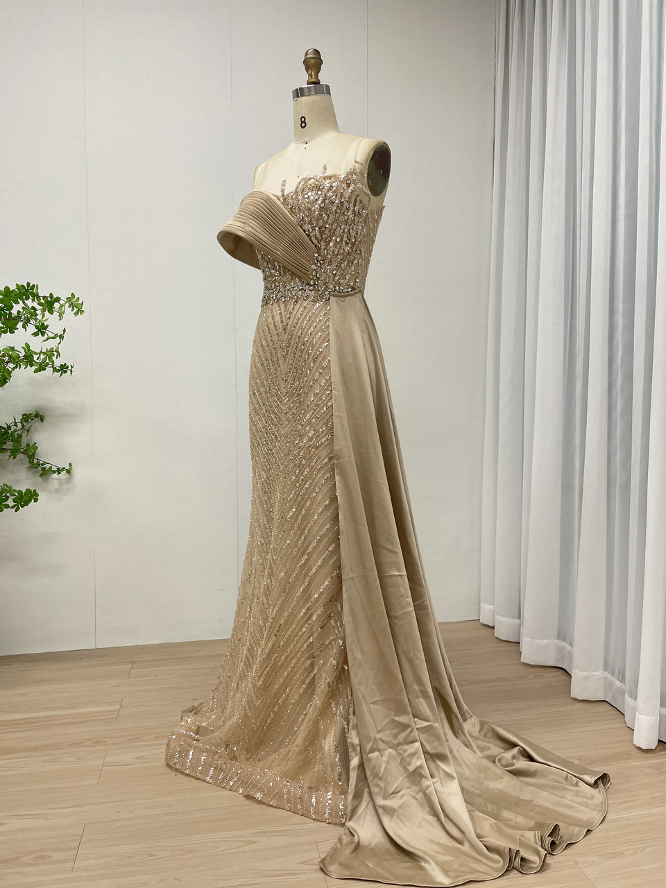 Luxury Evening Gown Suitable for Banquet Embellished With Dazzling Embroidery Bead and Removable Side Skirt MB40320