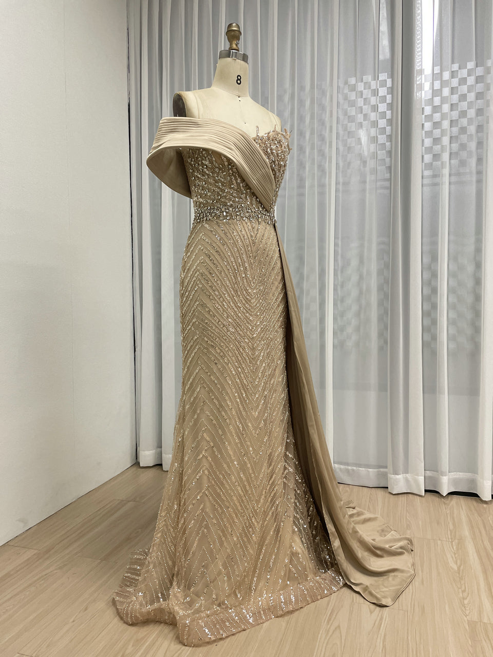 Luxury Evening Gown Suitable for Banquet Embellished With Dazzling Embroidery Bead and Removable Side Skirt MB40320