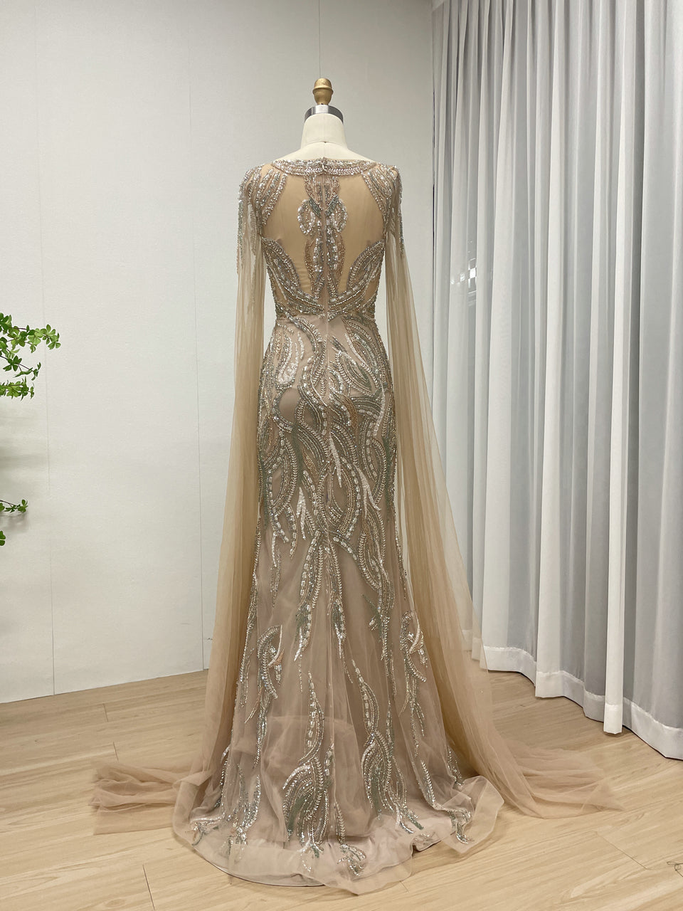 Champagne Elegant Luxury V Neck Mermaid Gown Exquisite Beaded Embroidery Long Sleeves Vintage Evening Dress MB40321