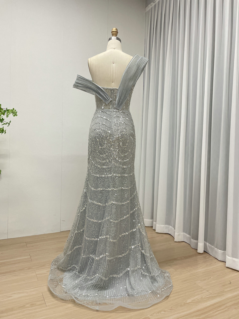 High Slit Mermaid Evening Formal Dress Embellished With Exquisite Embroidery Beads Suitable for Banquet MB40322