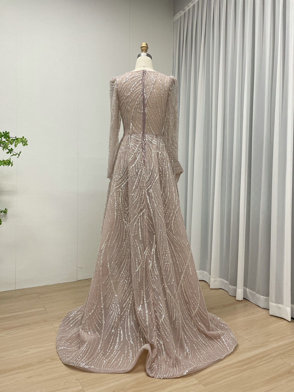 Pink Hight Slit Long See Through Sleeve Embellished With Exquisite Bead Embroidery MB40324
