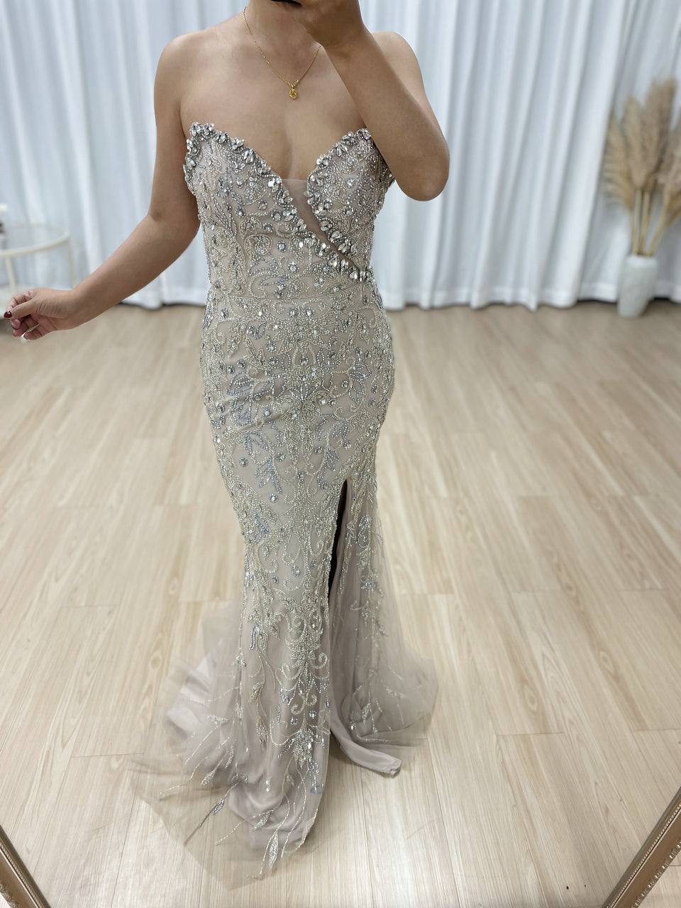 Sexy High Slit V Neck Evening Gown Suitable for Banquet Embellished With Exquisite Embroidery Beaded MB40327