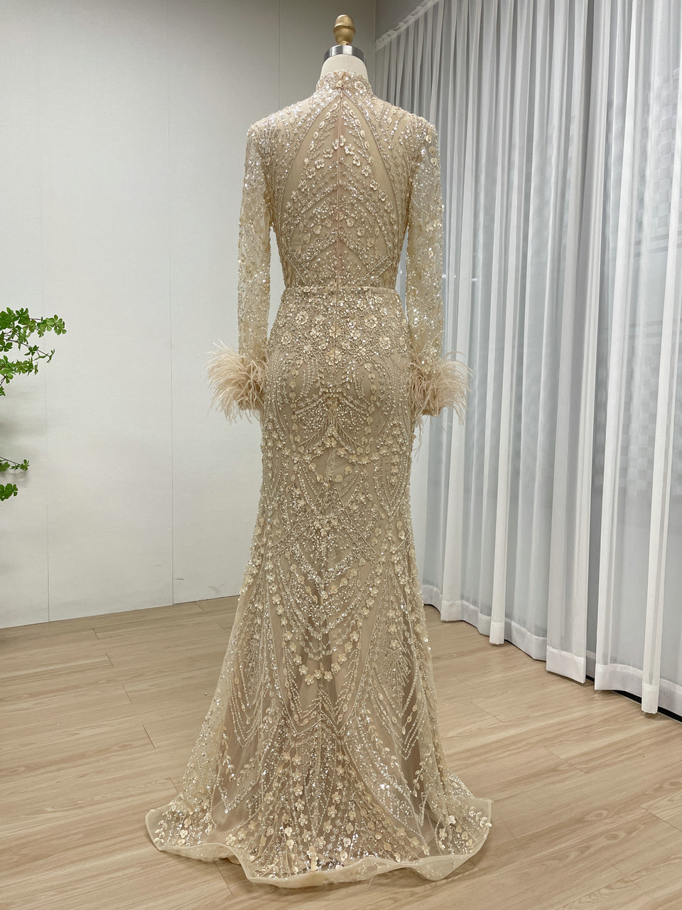 Embroidery Beaded Sequin Dubai Luxury Couture Mother of the Bride Dress With Feather Trim Sleeve MB40329