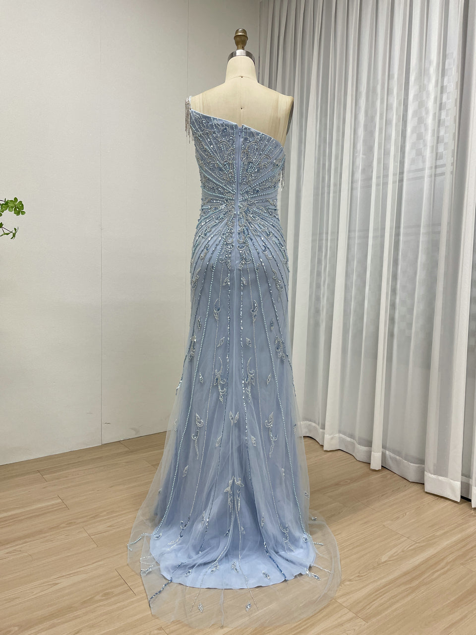 Luxury Beaded Tassel Sexy High Slit Evening Gown Suitable for Banquet MB40330