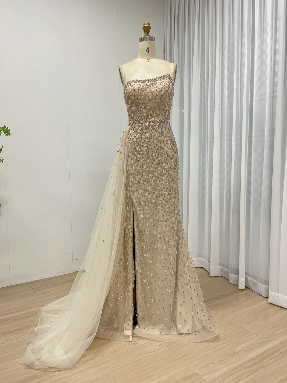 Golden Sexy Hight Slit Sleeveless Evening Gown Suitable for Banquet With Side Train MB40352