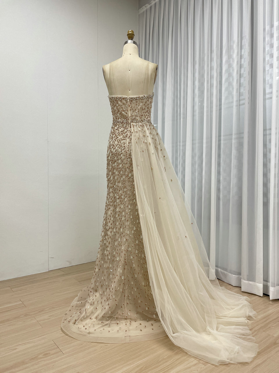Golden Sexy Hight Slit Sleeveless Evening Gown Suitable for Banquet With Side Train MB40352