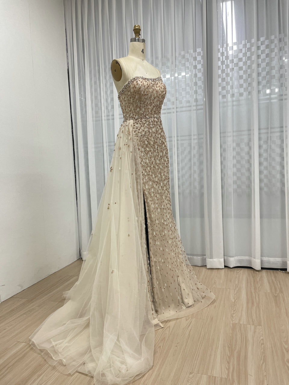 Golden Sexy Hight Slit Sleeveless Evening Gown Suitable for Banquet With Side Train MB40352