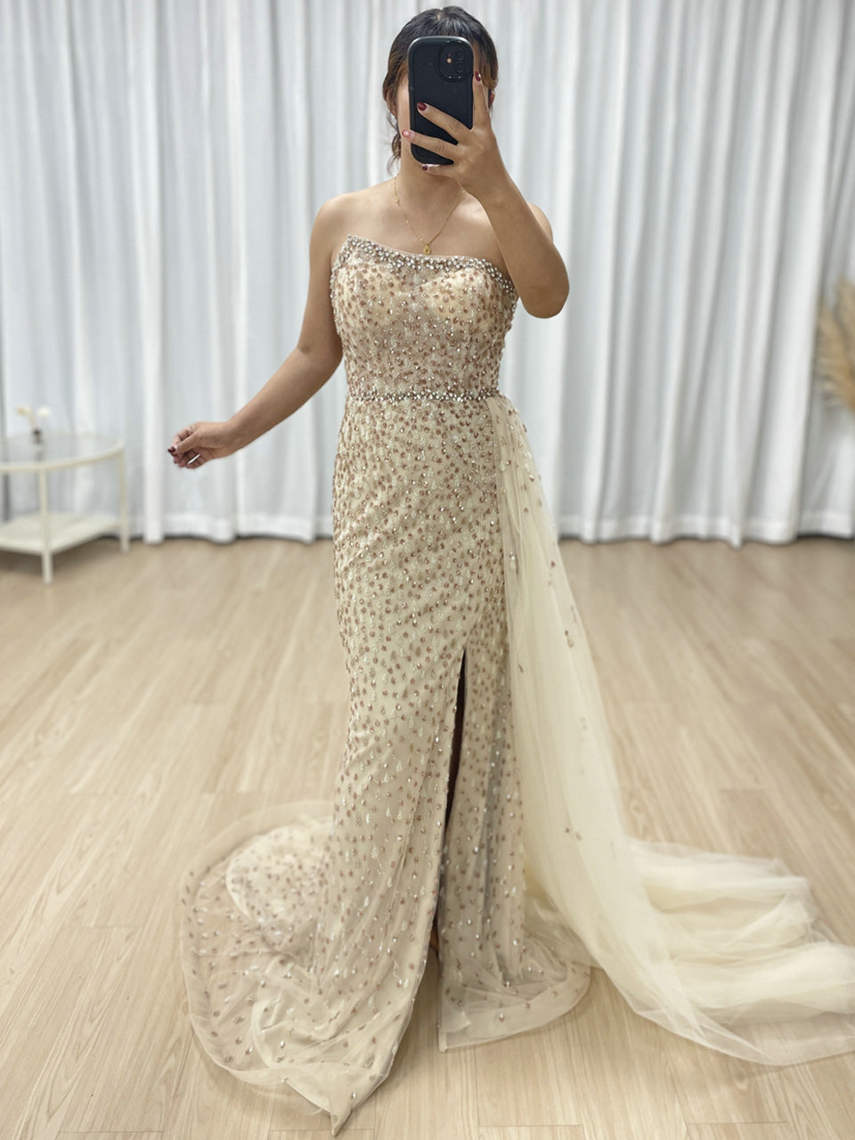 Golden Sexy Hight Slit Sleeveless Evening Gown Suitable for Banquet With Side Train MB40352