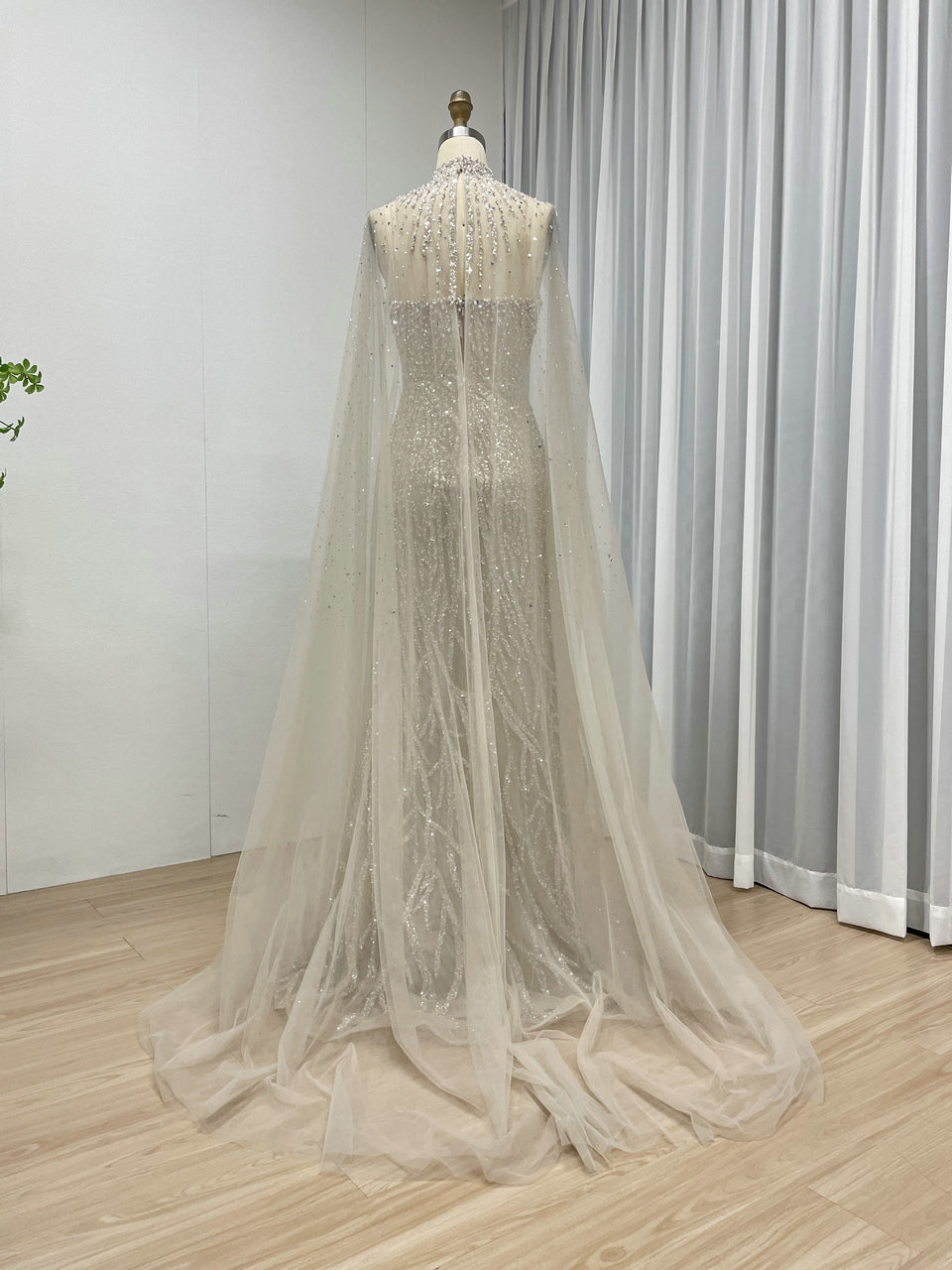 Elegant Beading Evening Gown With Detachable Cap Sleeve Suitable for Wedding Party MB40362