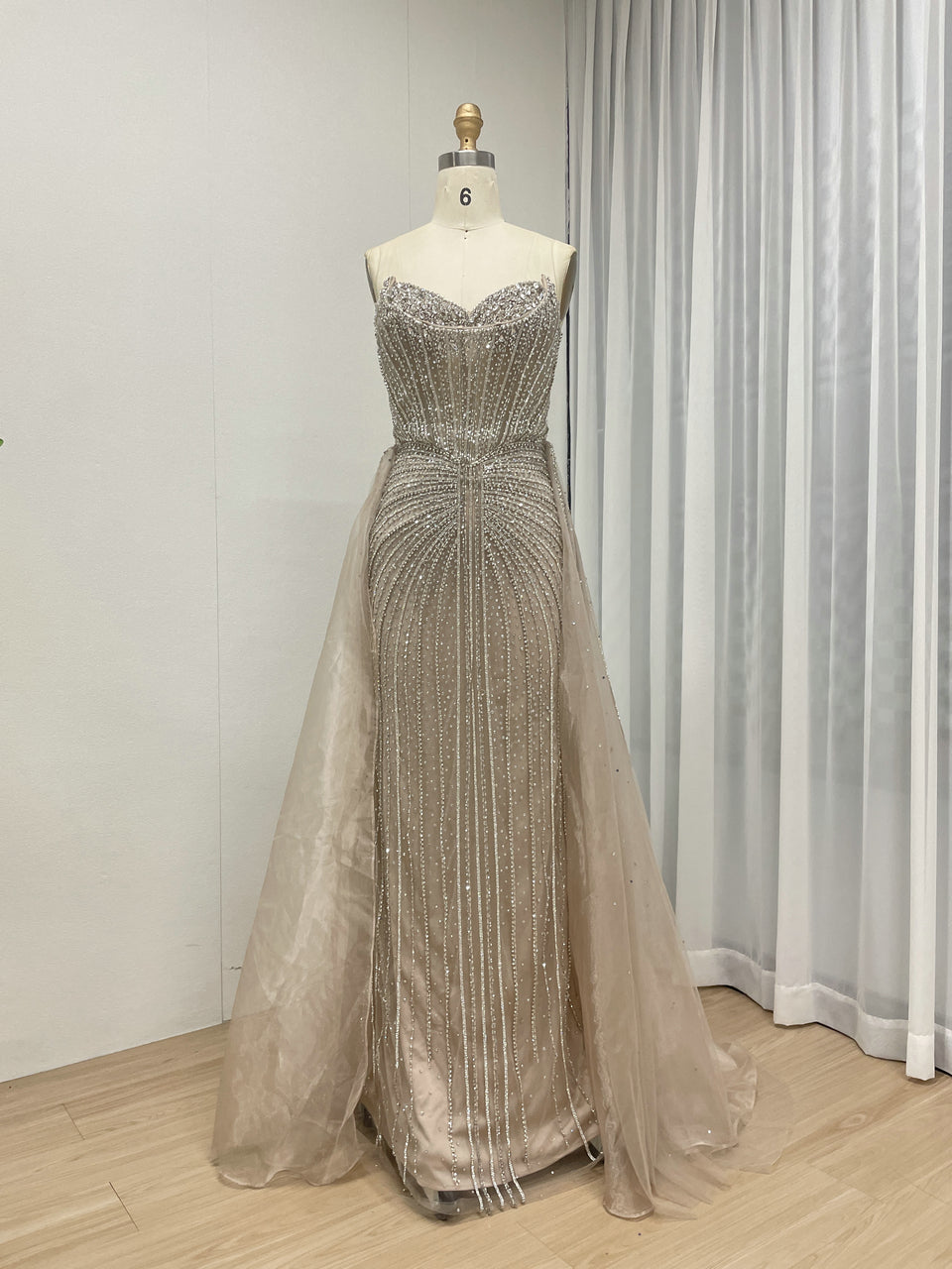 Luxury Strapless Handmade Beaded Decoration Evening Gown for Formal Occasion MB40365