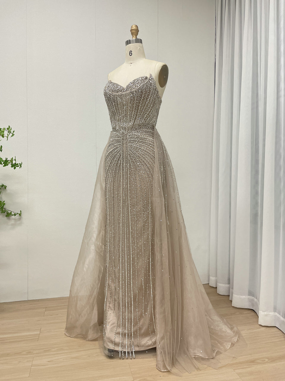 Luxury Strapless Handmade Beaded Decoration Evening Gown for Formal Occasion MB40365