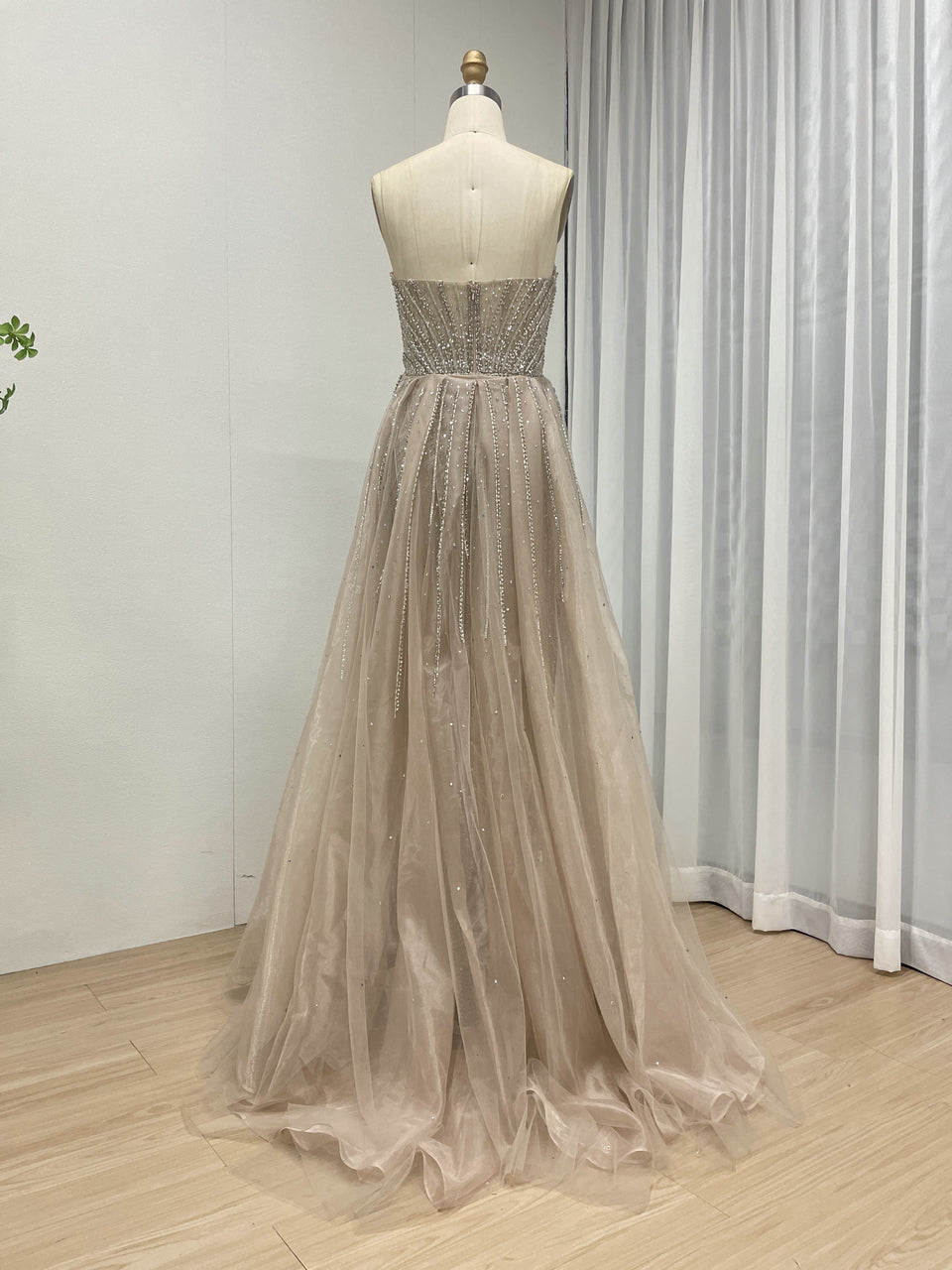 Luxury Strapless Handmade Beaded Decoration Evening Gown for Formal Occasion MB40365