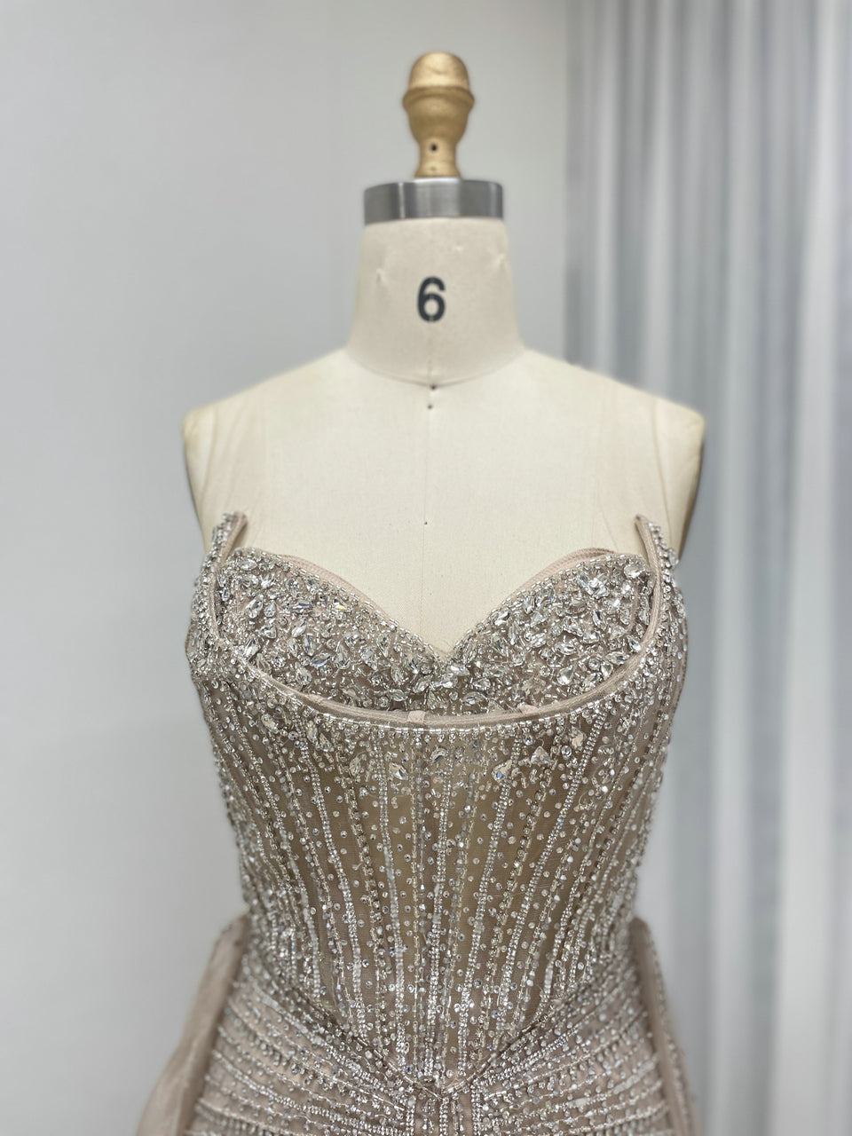 Luxury Strapless Handmade Beaded Decoration Evening Gown for Formal Occasion MB40365