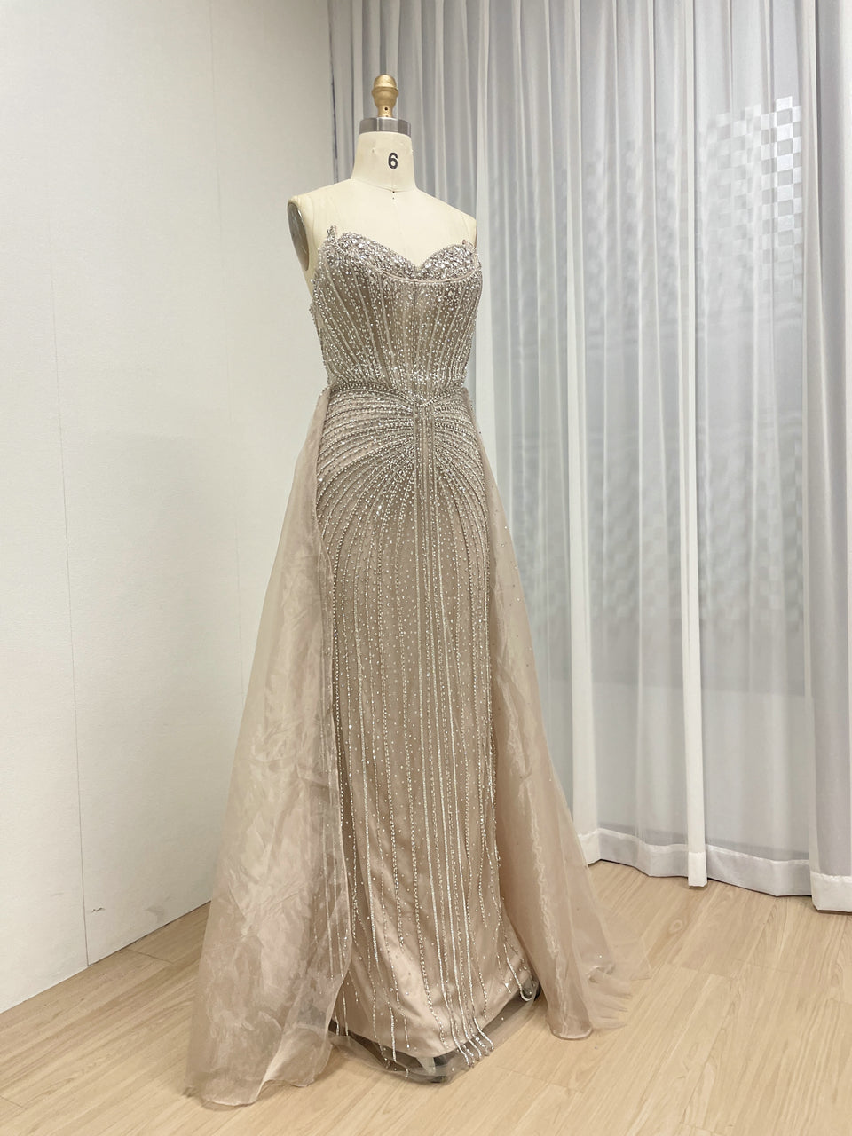 Luxury Strapless Handmade Beaded Decoration Evening Gown for Formal Occasion MB40365