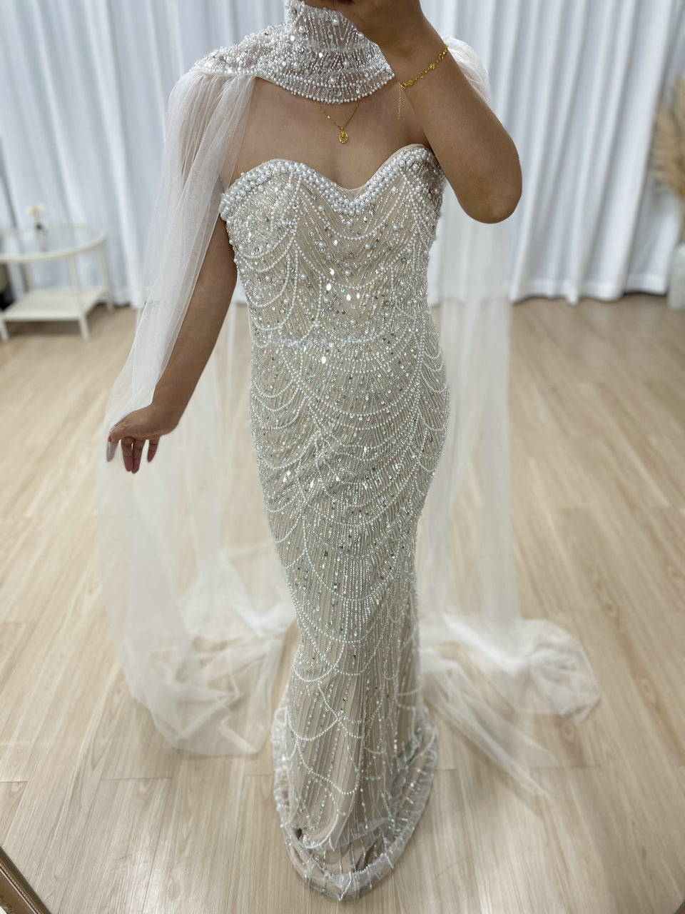 Exquisite White Hand Beaded Evening Dress With Detachable Sheer Cape for Glamorous Occasions MB40368
