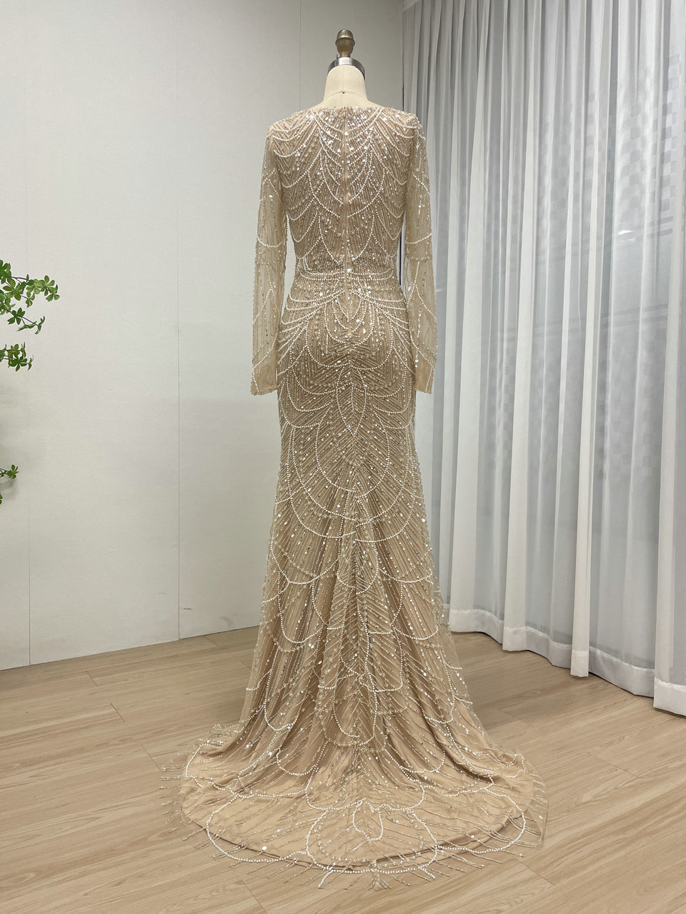 Sexy Sheer Long Sleeves Muslim Evening Dress With Graceful Pearls And Beaded MB40371