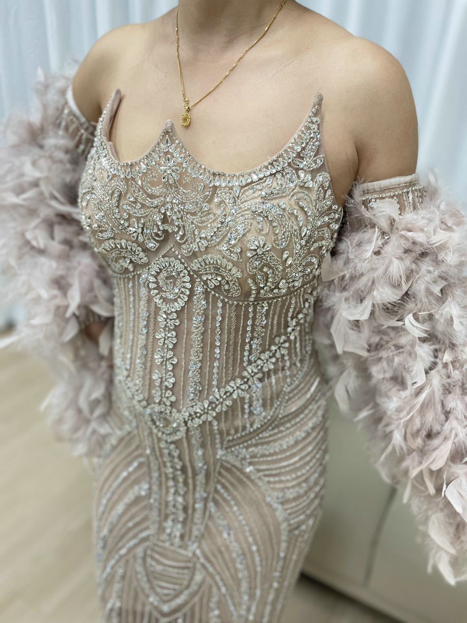 Luxury Feather Sleeve Strapless Couture Beading Knee Length Runway Birthday Party Dress MB40384