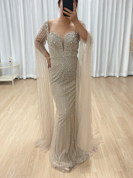 Gorgeous Sweetheart Shoulder Cape Long Sleeve 2025 Crystal Beading Wedding Party Dress MB40393