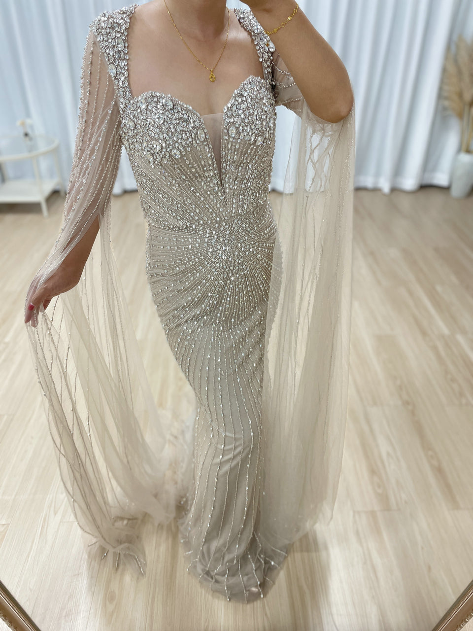 Gorgeous Sweetheart Shoulder Cape Long Sleeve 2025 Crystal Beading Wedding Party Dress MB40393
