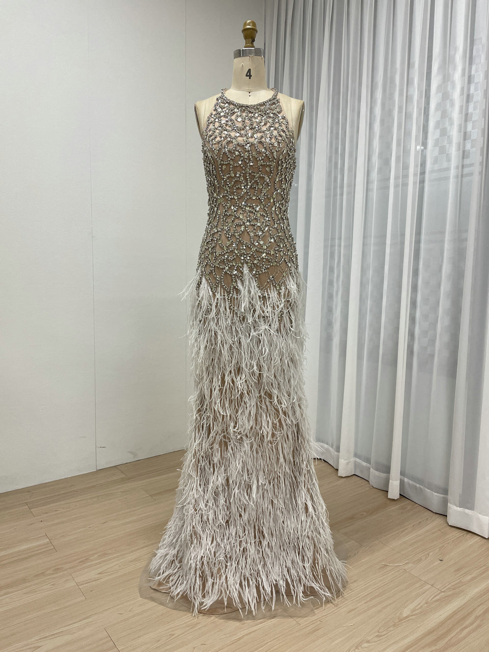 Luxury Bead Diamond Sexy Sleeveless Backless Feather Bottom Embellished Prom Evening Gown MB40416