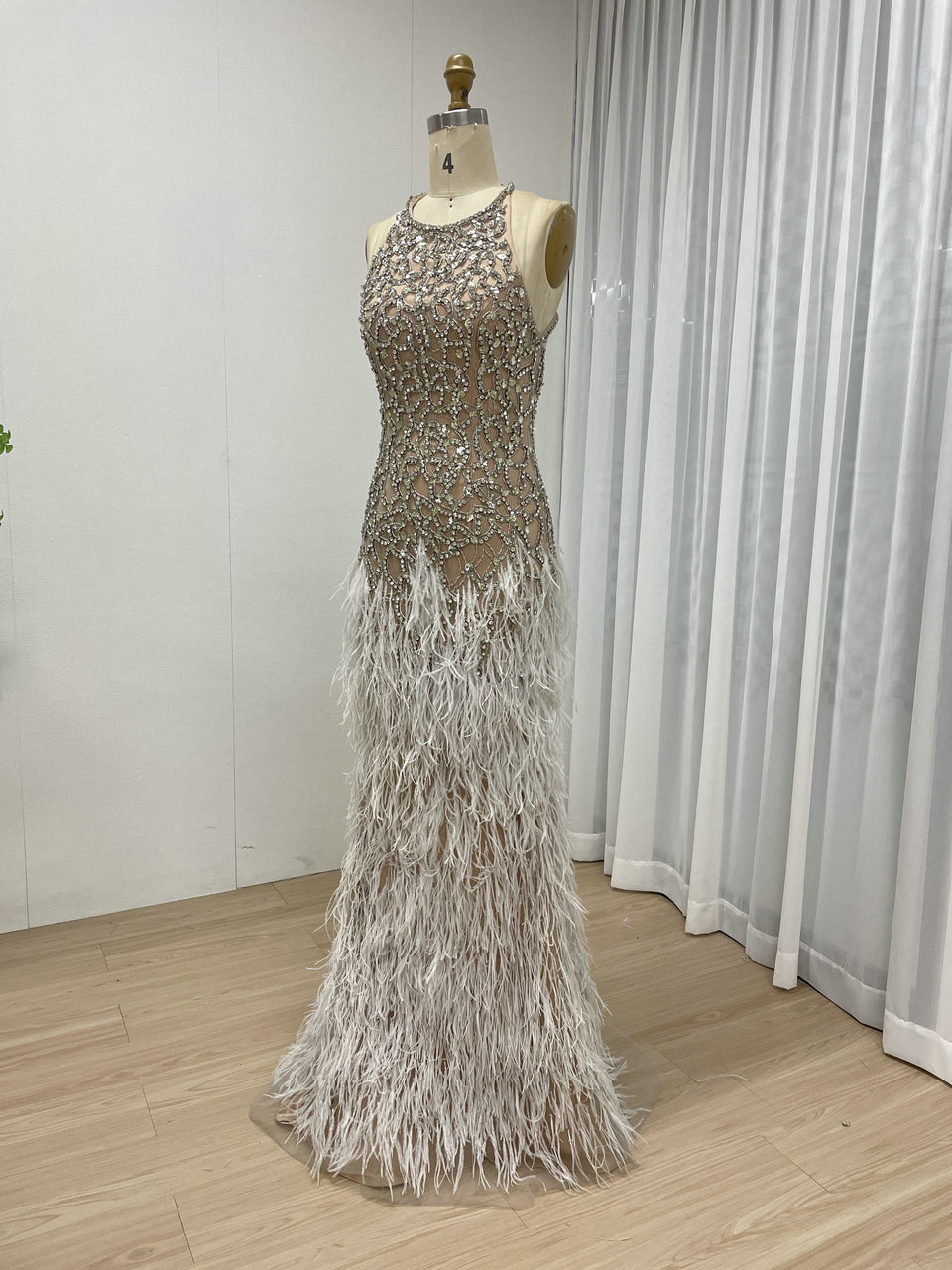 Luxury Bead Diamond Sexy Sleeveless Backless Feather Bottom Embellished Prom Evening Gown MB40416