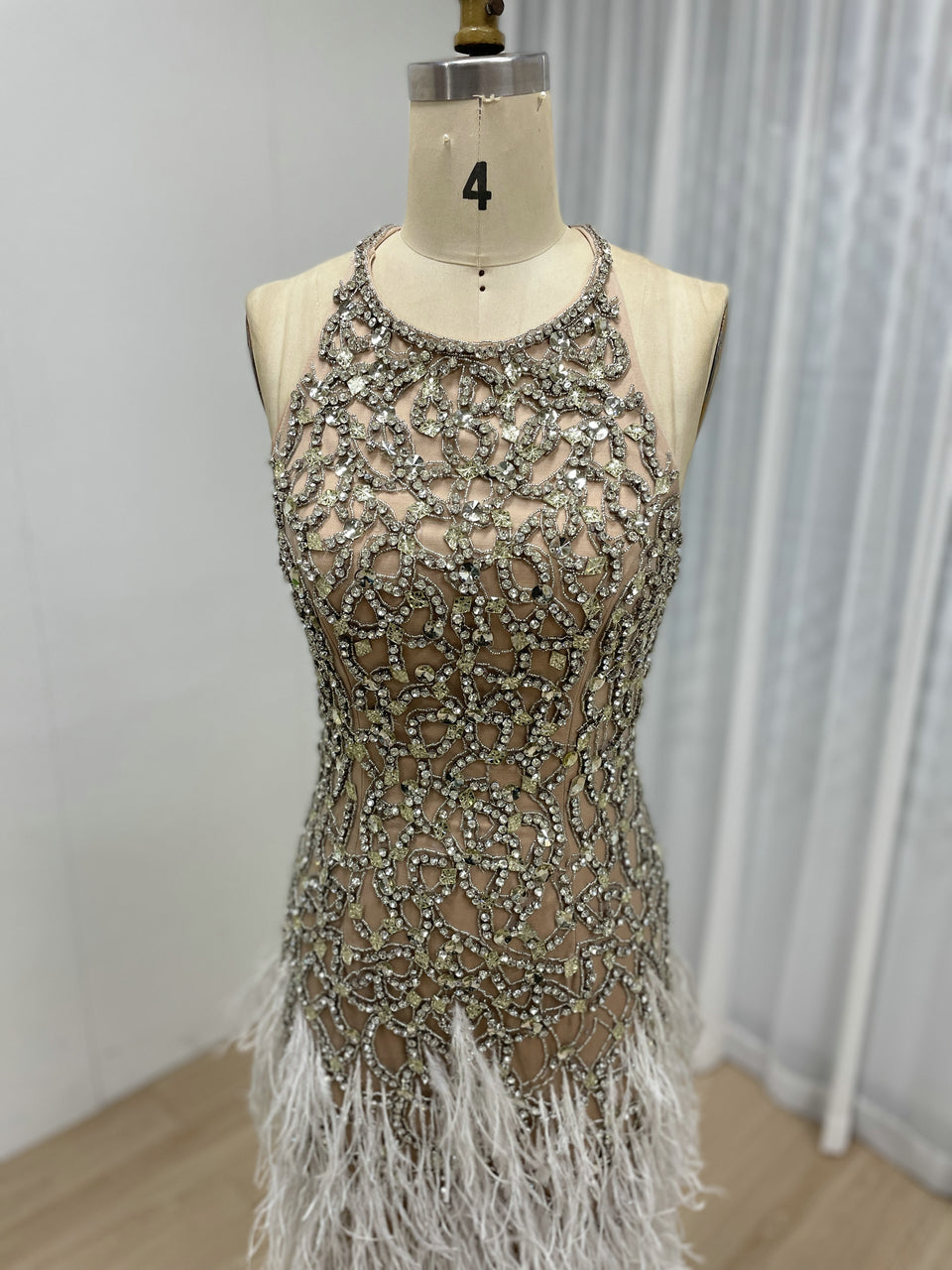 Luxury Bead Diamond Sexy Sleeveless Backless Feather Bottom Embellished Prom Evening Gown MB40416