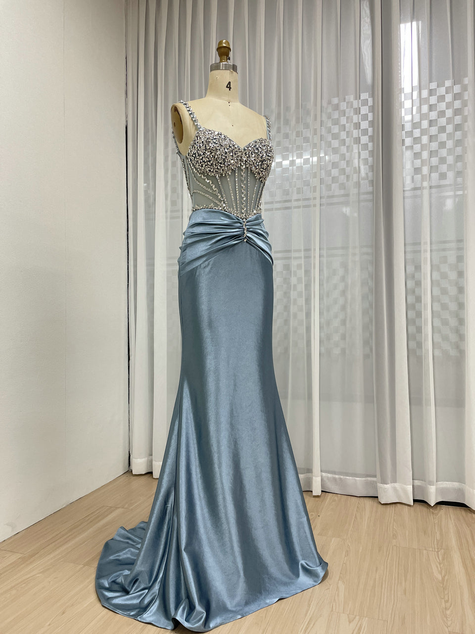 Exquisite Hand Beaded Crystal Diamond Sexy Spaghetti Strap Mermaid Prom Evening Gown MB40423