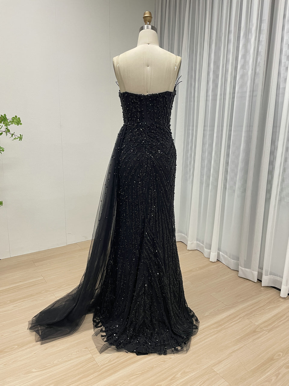 Elegant Black Dress with Train for Formal Events MY30093-3