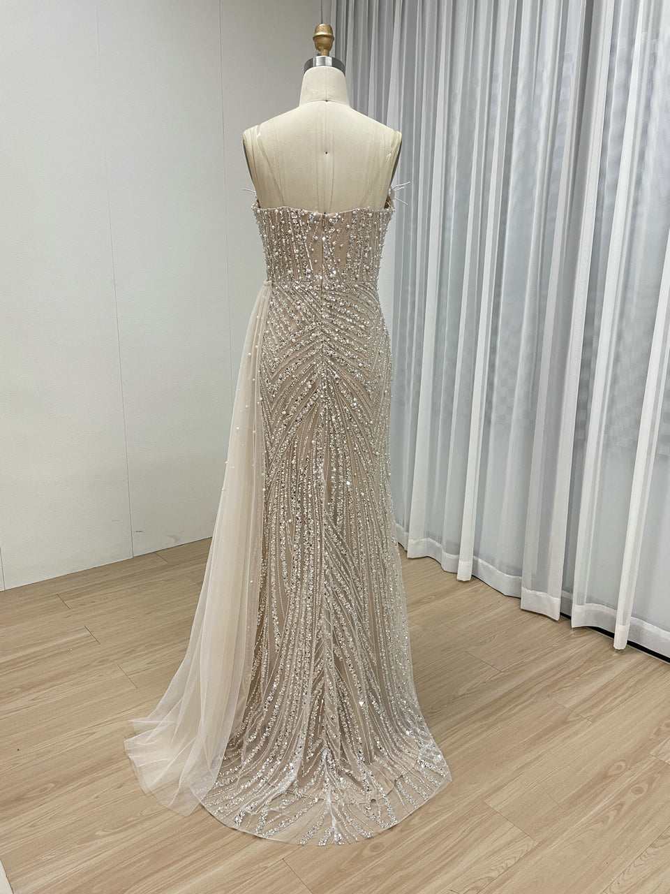 Elegant Black Dress with Train for Formal Events MY30093-3