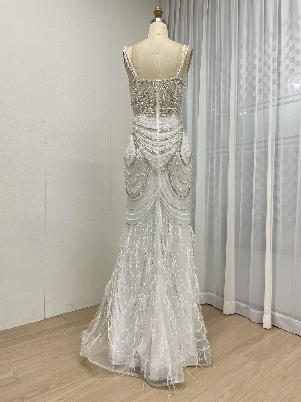 Lavender Spaghetti Strap V-Neck Beaded Mermaid Evening Gown Feather Hem Luxury Pearl Embellished Formal Prom Dress Women MY30128-2