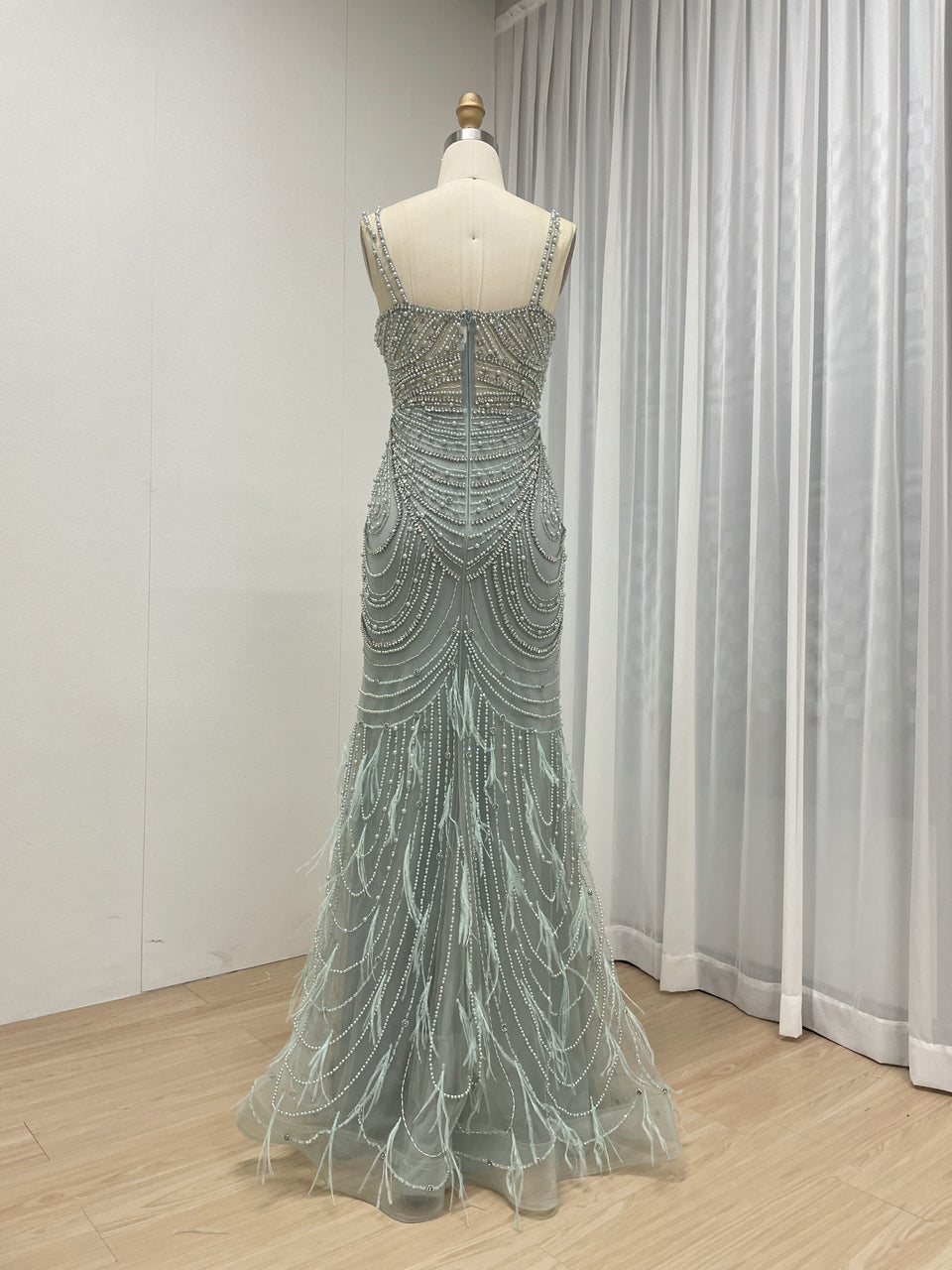 Lavender Spaghetti Strap V-Neck Beaded Mermaid Evening Gown Feather Hem Luxury Pearl Embellished Formal Prom Dress Women MY30128-2