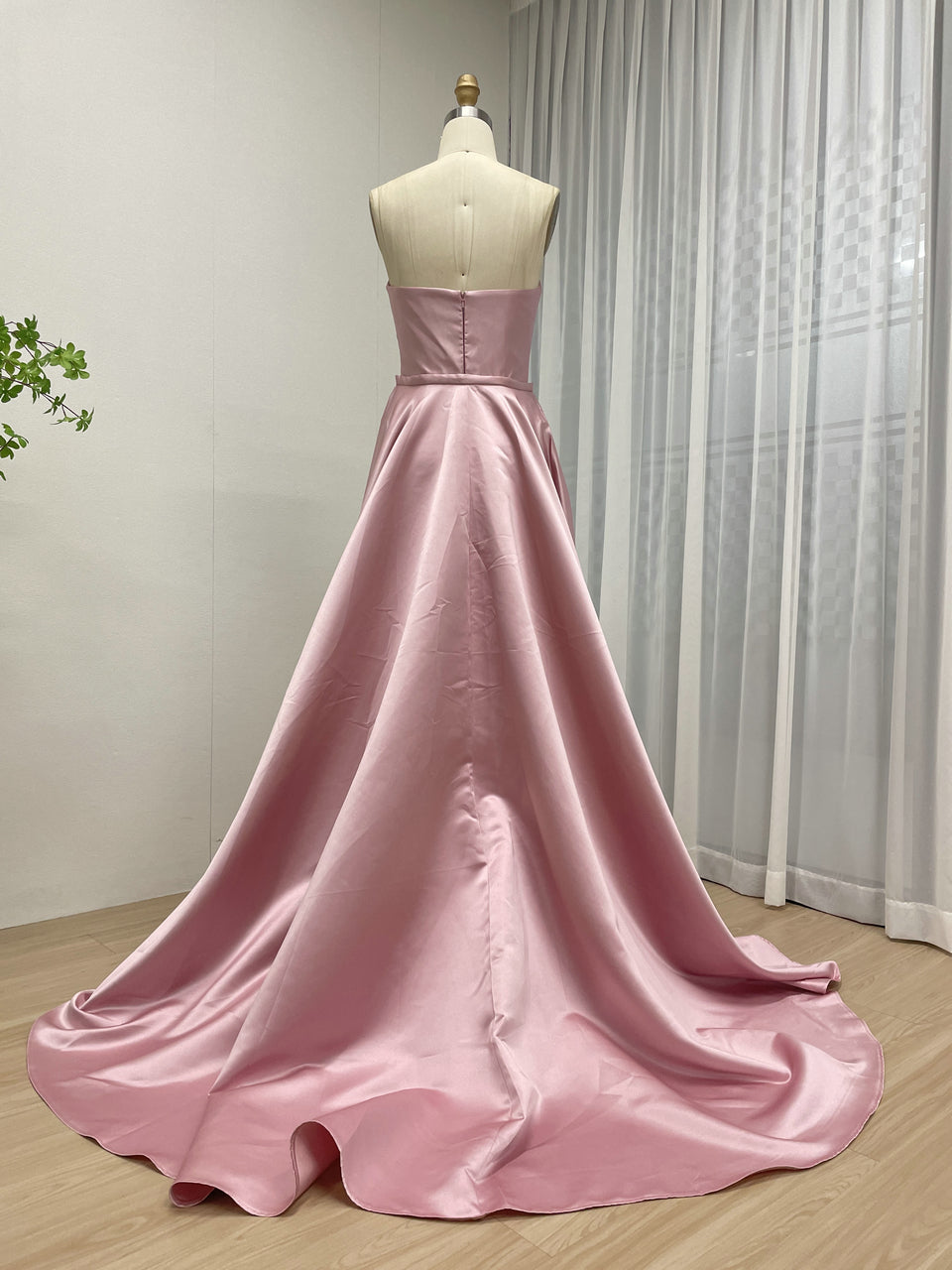 Luxury Pink Evening Wear with Satin Fabric Slit Detail Elegant Floor-Length MY30162